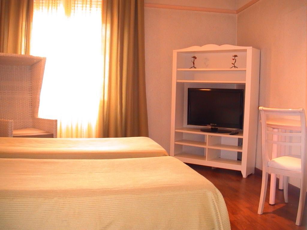 Le Ponceau Hotell Beaurepaire  Rom bilde